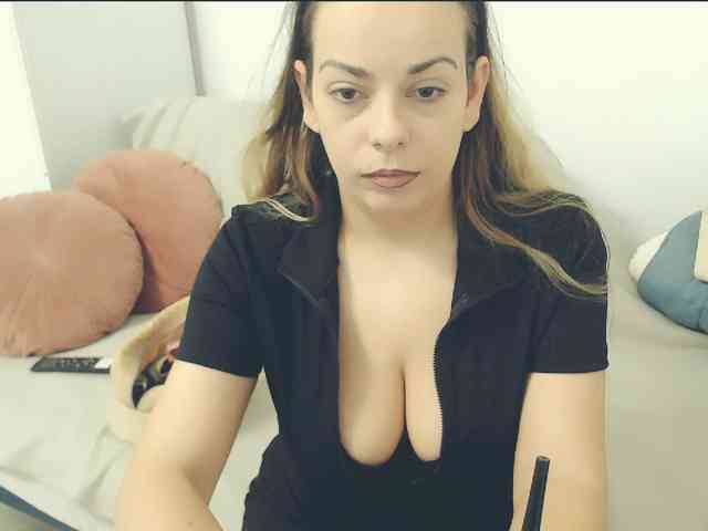 Modelo: GiuliaHotXXX1