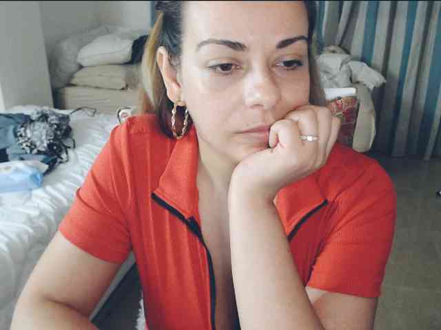 GiuliaHotXXX1 webcam