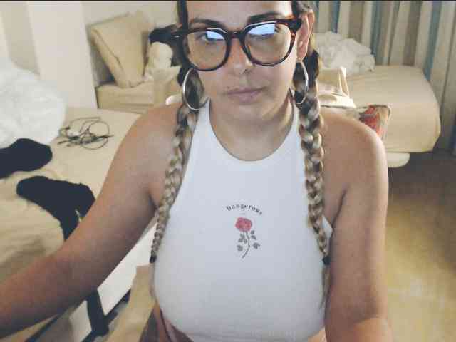 GiuliaHotXXX1 webcam
