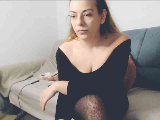 GiuliaHotXXX1 webcam