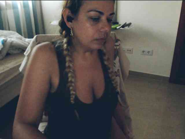 GiuliaHotXXX1 webcam
