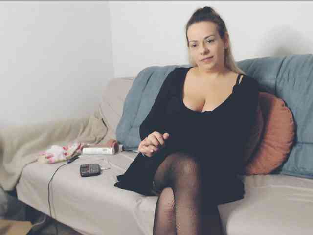 GiuliaHotXXX1 webcam
