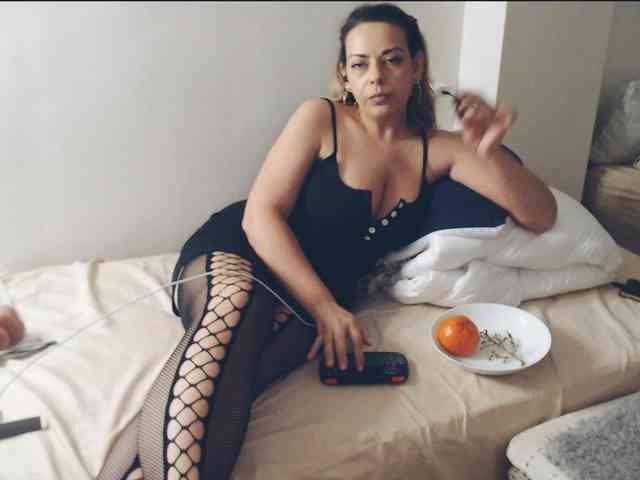 GiuliaHotXXX1 webcam