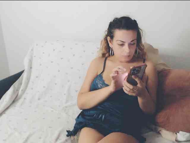 GiuliaHotXXX1 webcam