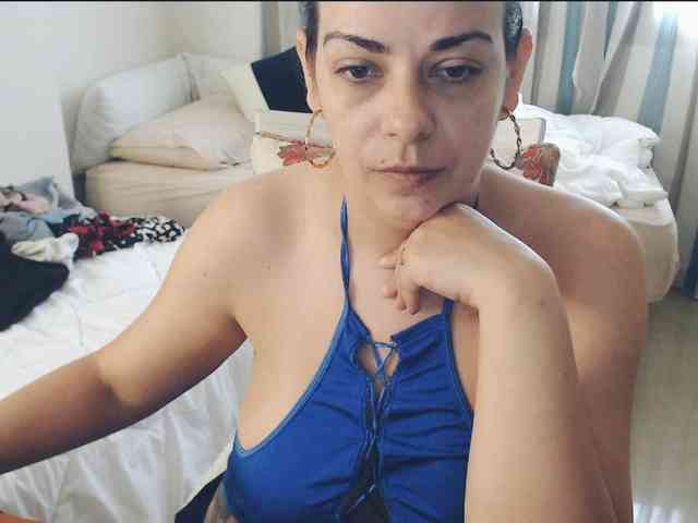 GiuliaHotXXX1 webcam