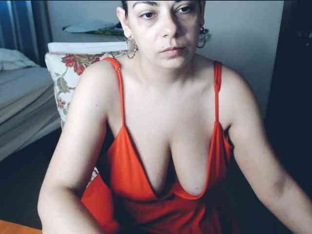 GiuliaHotXXX1 webcam