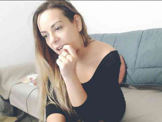 GiuliaHotXXX1 webcam