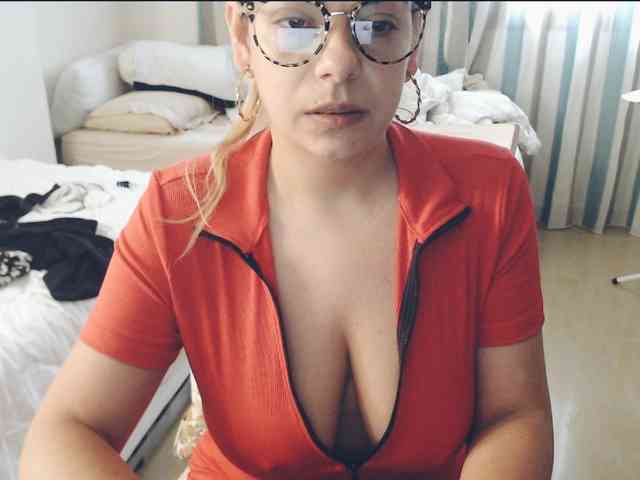 GiuliaHotXXX1 webcam