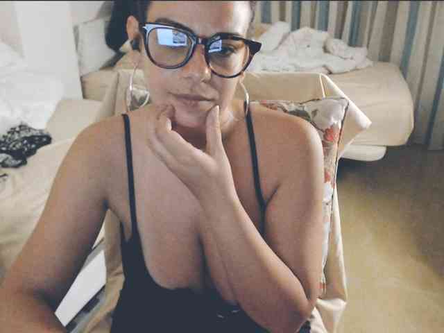 GiuliaHotXXX1 webcam
