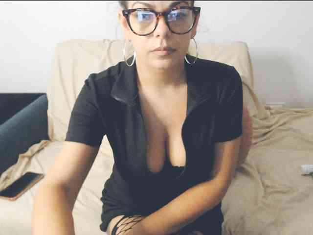 GiuliaHotXXX1 webcam