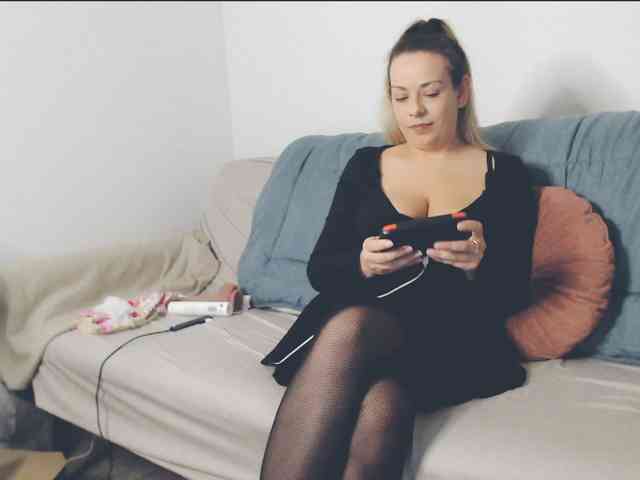 GiuliaHotXXX1 webcam