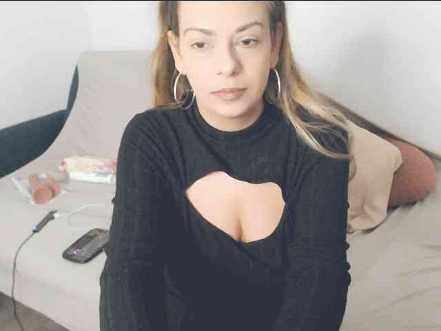 GiuliaHotXXX1 webcam