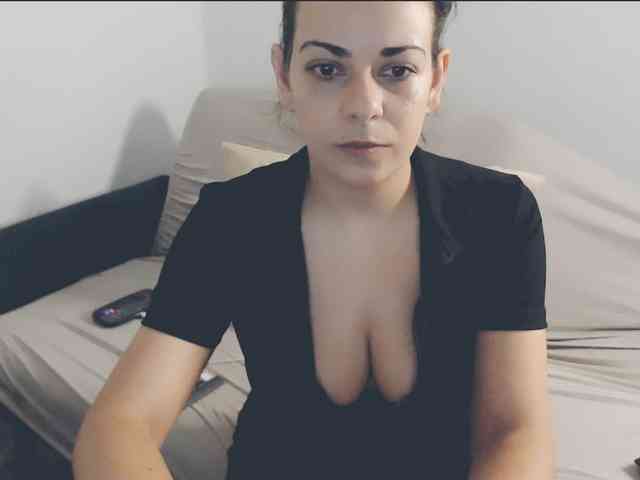 GiuliaHotXXX1 webcam