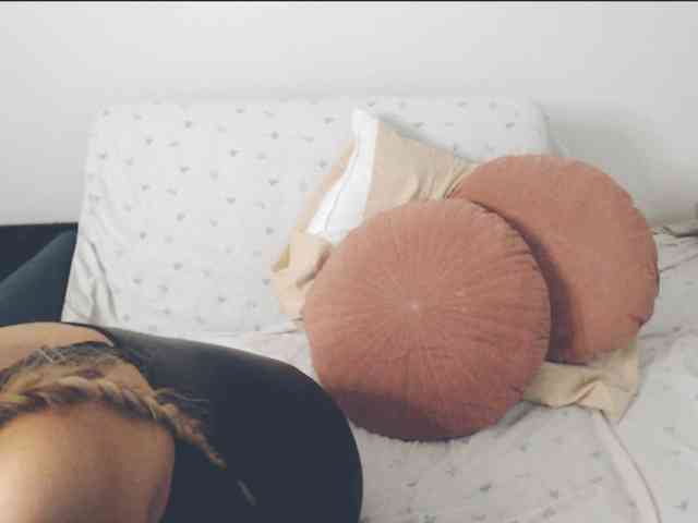 GiuliaHotXXX1 webcam