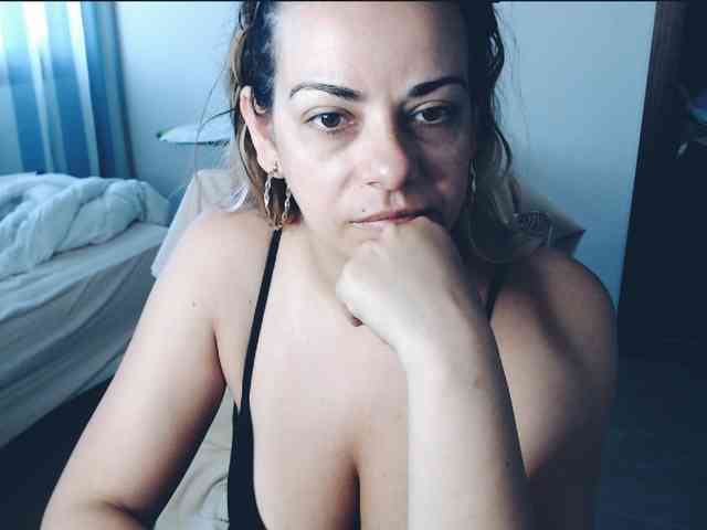 GiuliaHotXXX1 webcam