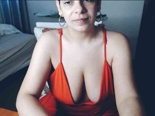 GiuliaHotXXX1 webcam