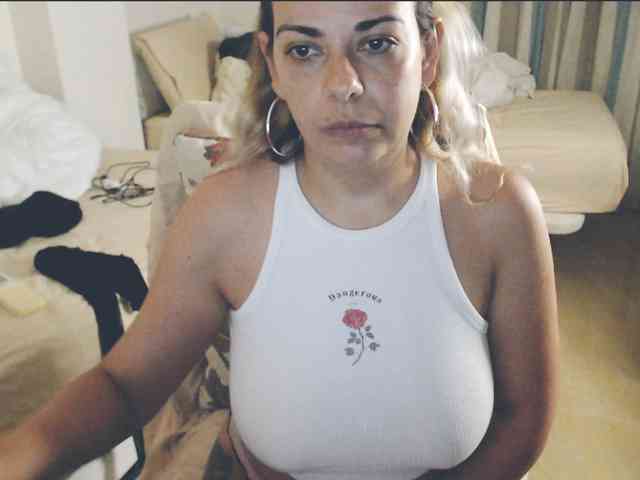 GiuliaHotXXX1 webcam