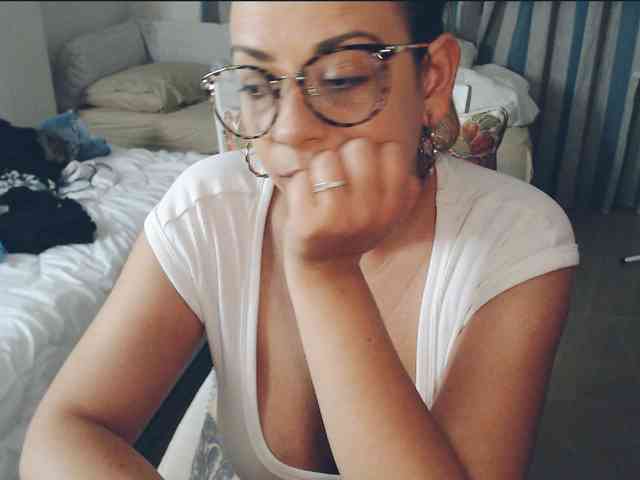 GiuliaHotXXX1 webcam