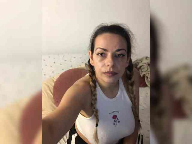 GiuliaHotXXX1 webcam