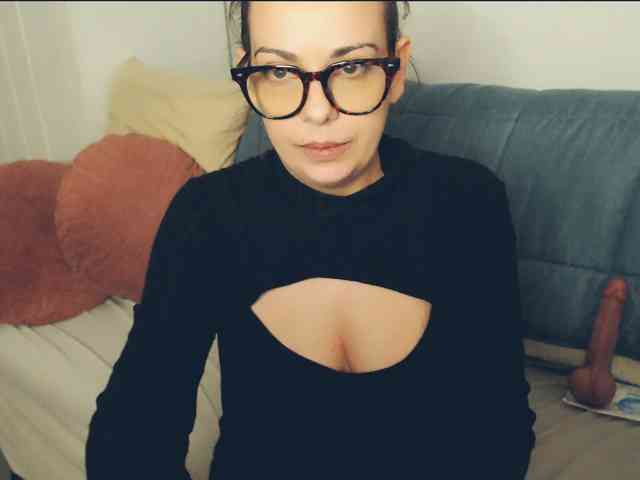 GiuliaHotXXX1 webcam