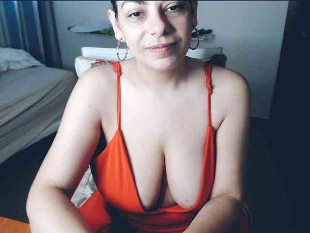 GiuliaHotXXX1 webcam
