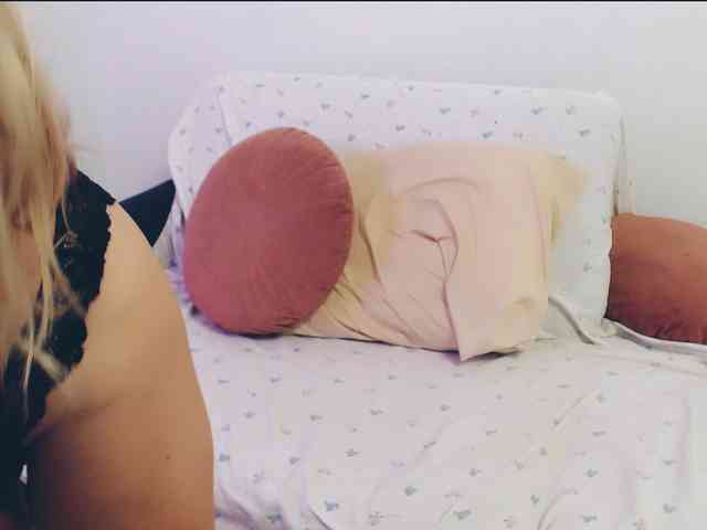 GiuliaHotXXX1 webcam