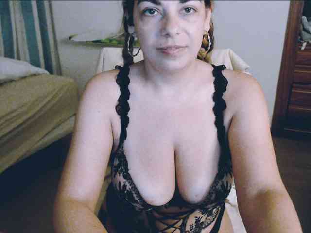 GiuliaHotXXX1 webcam