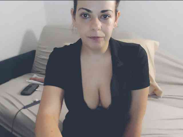 GiuliaHotXXX1 webcam