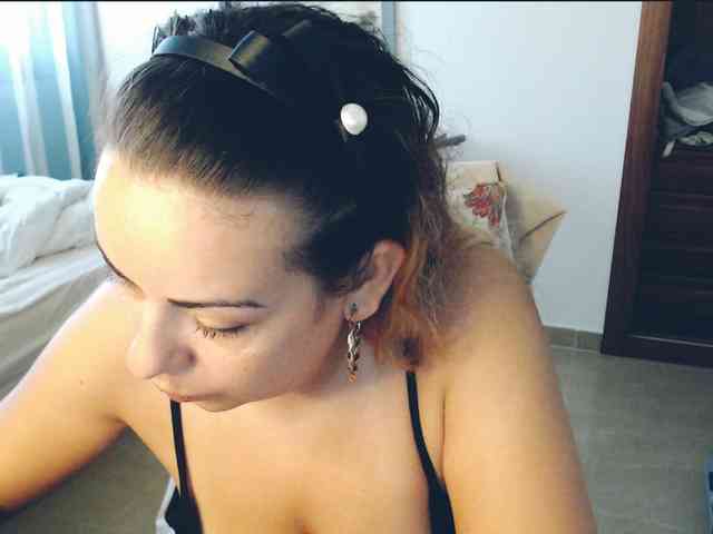 GiuliaHotXXX1 webcam