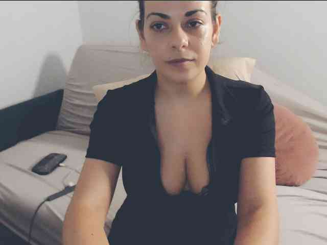 GiuliaHotXXX1 webcam
