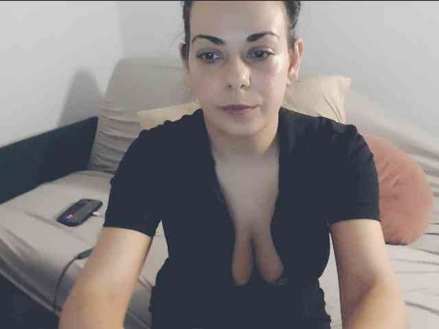 GiuliaHotXXX1 webcam