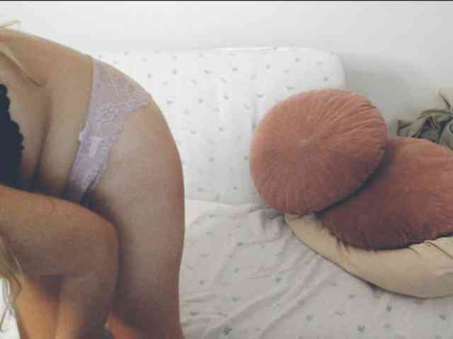 GiuliaHotXXX1 webcam