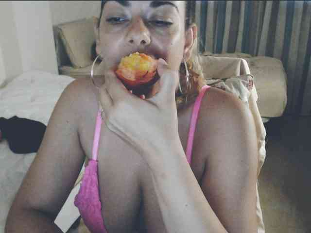 GiuliaHotXXX1 webcam