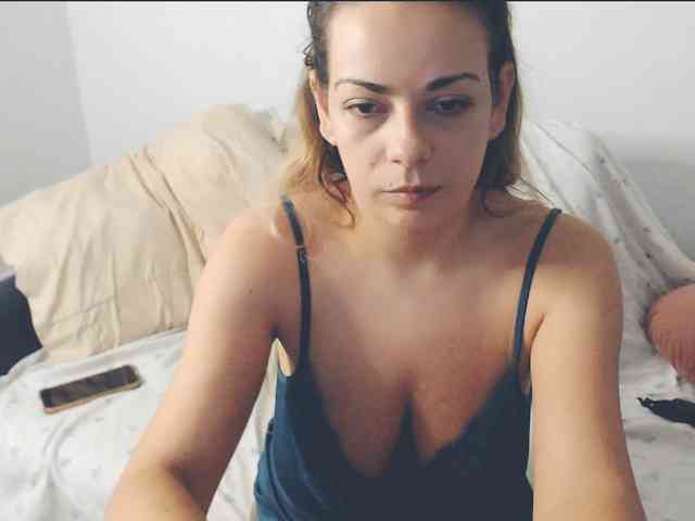 GiuliaHotXXX1 webcam