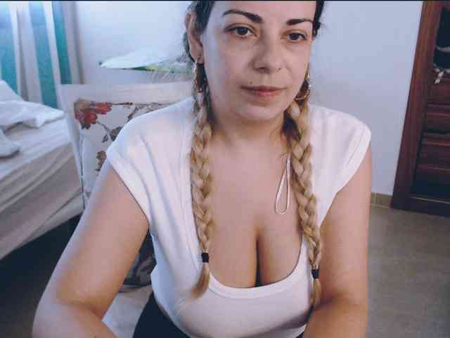 Modelo: GiuliaHotXXX1