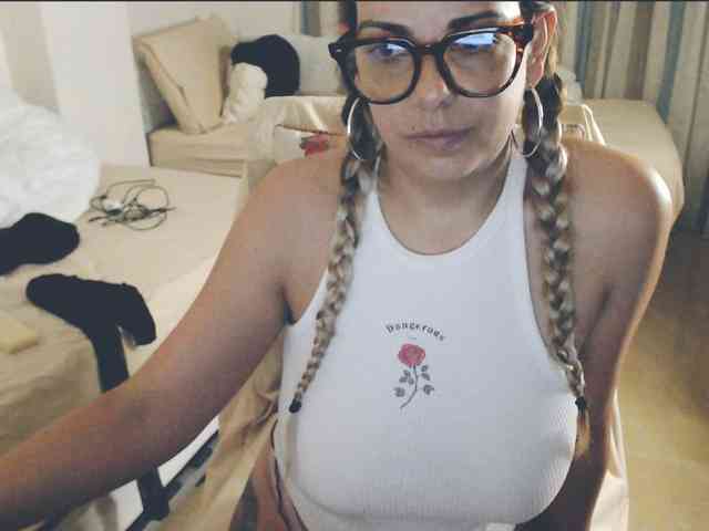 GiuliaHotXXX1 webcam