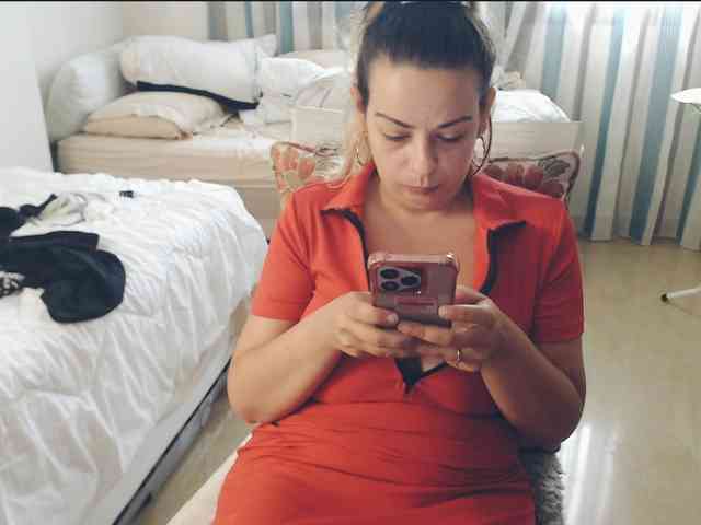 GiuliaHotXXX1 webcam