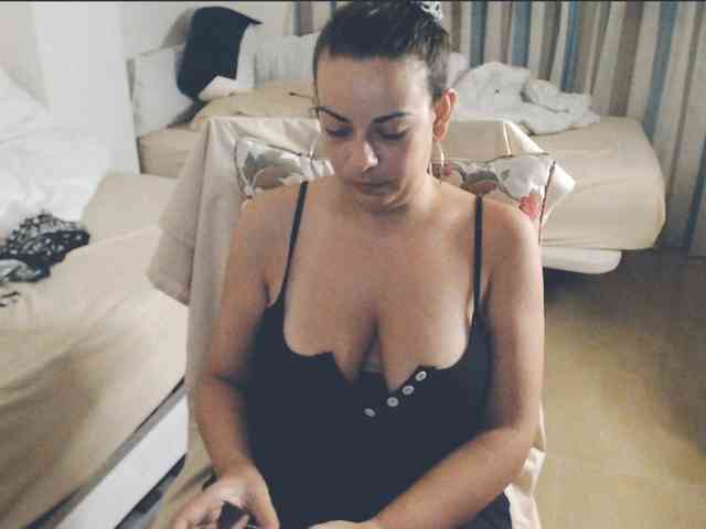 GiuliaHotXXX1 webcam