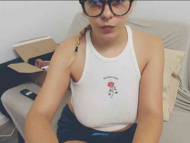 GiuliaHotXXX1 webcam