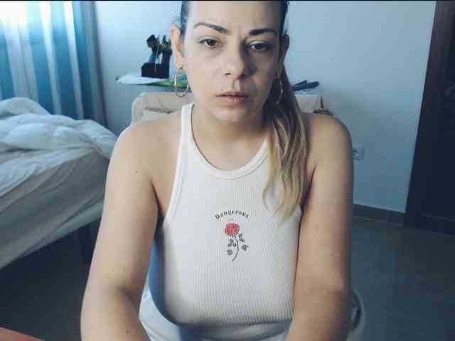 GiuliaHotXXX1 webcam