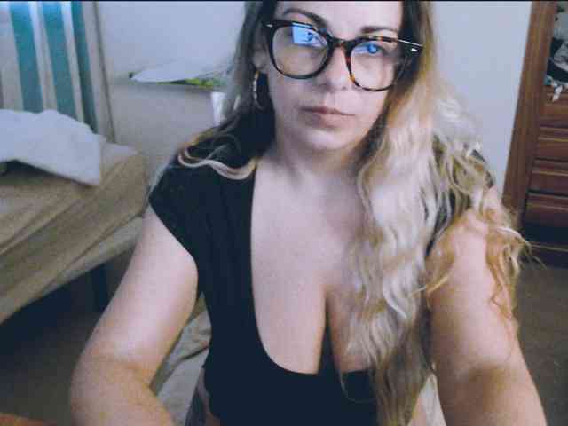 GiuliaHotXXX1 webcam