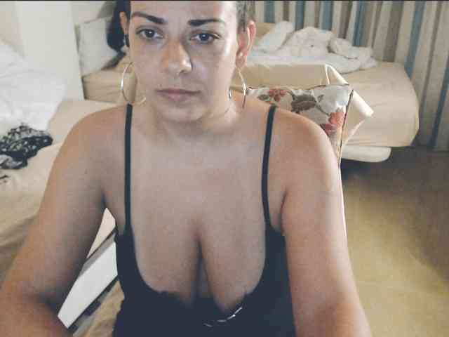 GiuliaHotXXX1 webcam