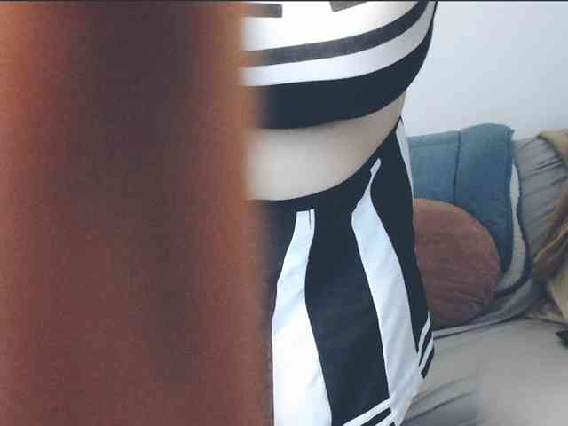 GiuliaHotXXX1 webcam