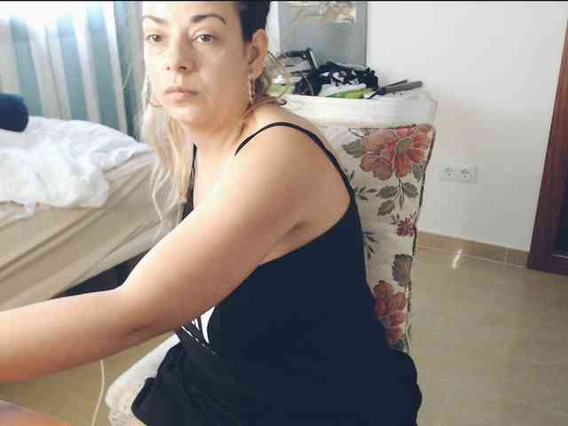 GiuliaHotXXX1 webcam