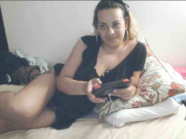 GiuliaHotXXX1 webcam
