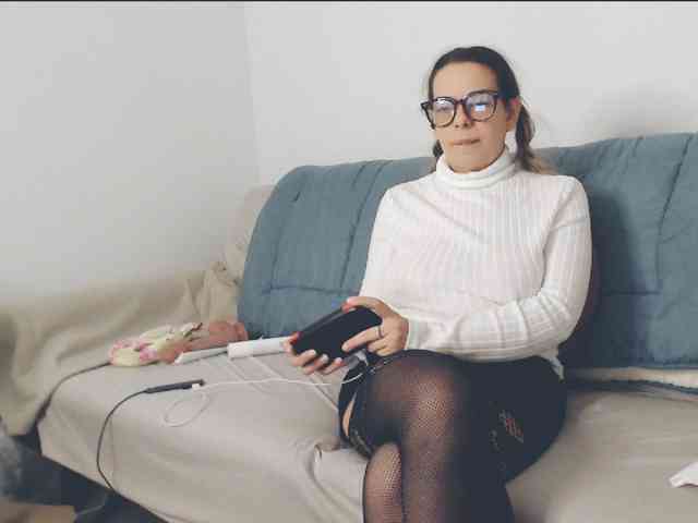 GiuliaHotXXX1 webcam