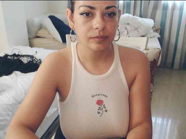 GiuliaHotXXX1 webcam