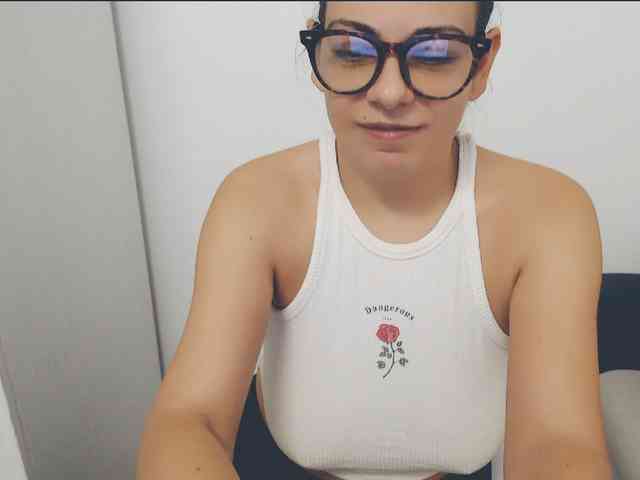 GiuliaHotXXX1 webcam