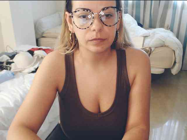 GiuliaHotXXX1 webcam