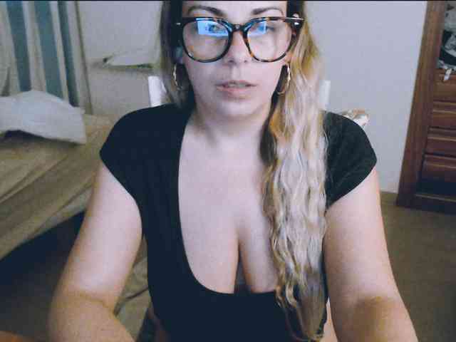 GiuliaHotXXX1 webcam